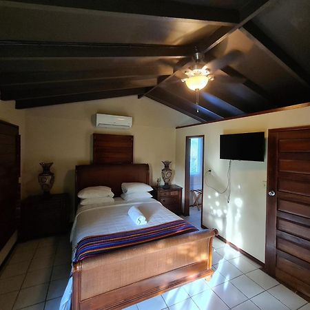 Yocamatsu Bed & Breakfast Caye Caulker Bagian luar foto