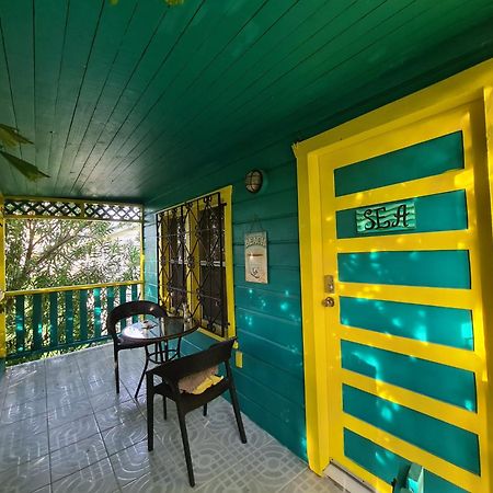 Yocamatsu Bed & Breakfast Caye Caulker Bagian luar foto