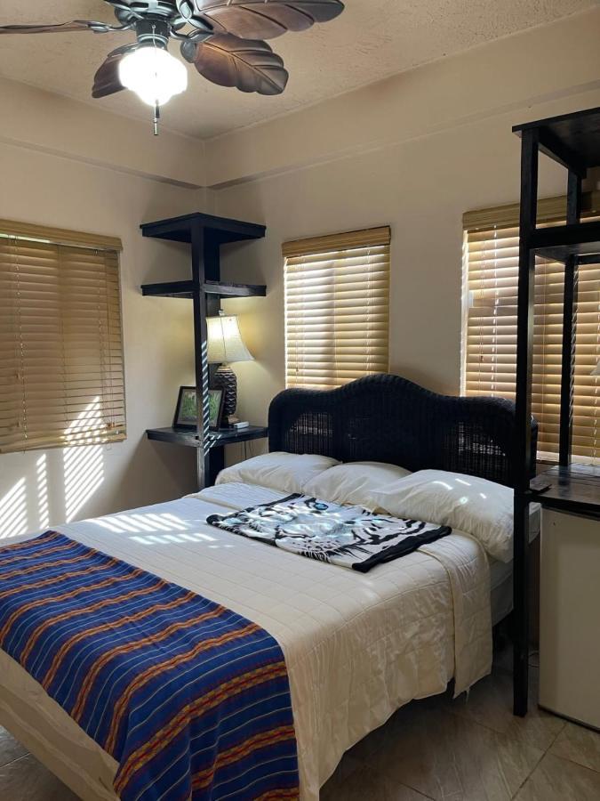 Yocamatsu Bed & Breakfast Caye Caulker Bagian luar foto