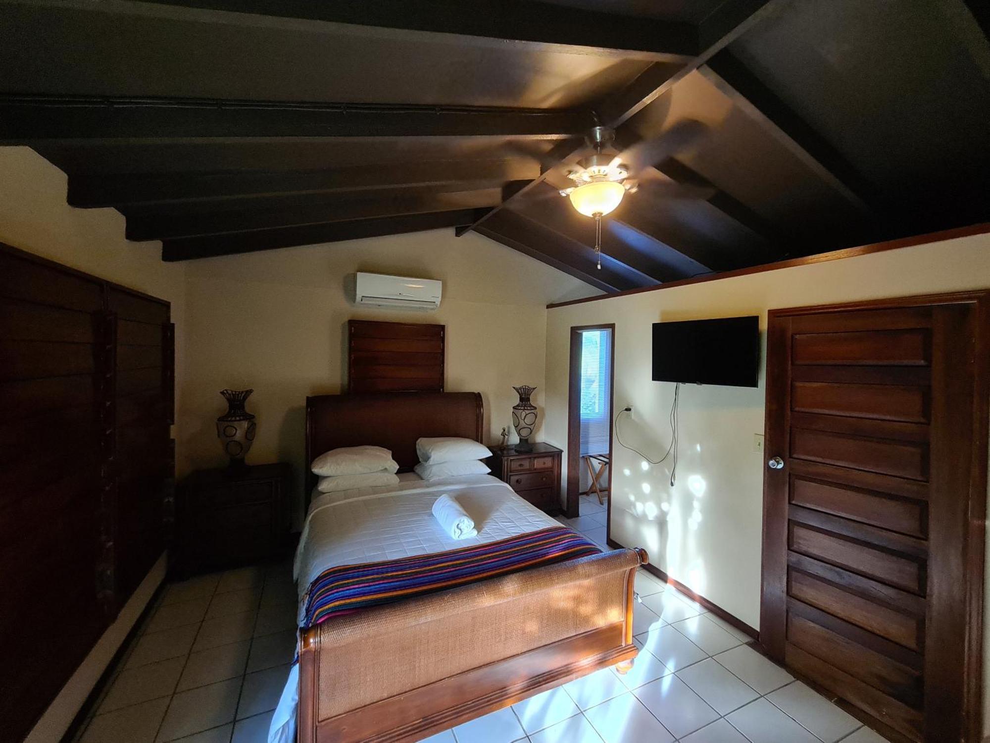Yocamatsu Bed & Breakfast Caye Caulker Bagian luar foto