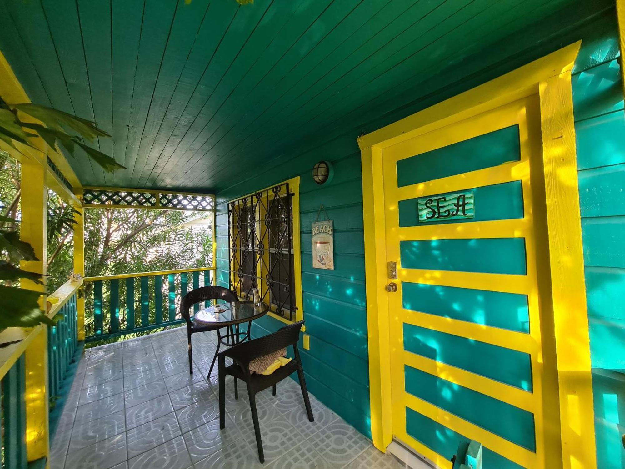 Yocamatsu Bed & Breakfast Caye Caulker Bagian luar foto