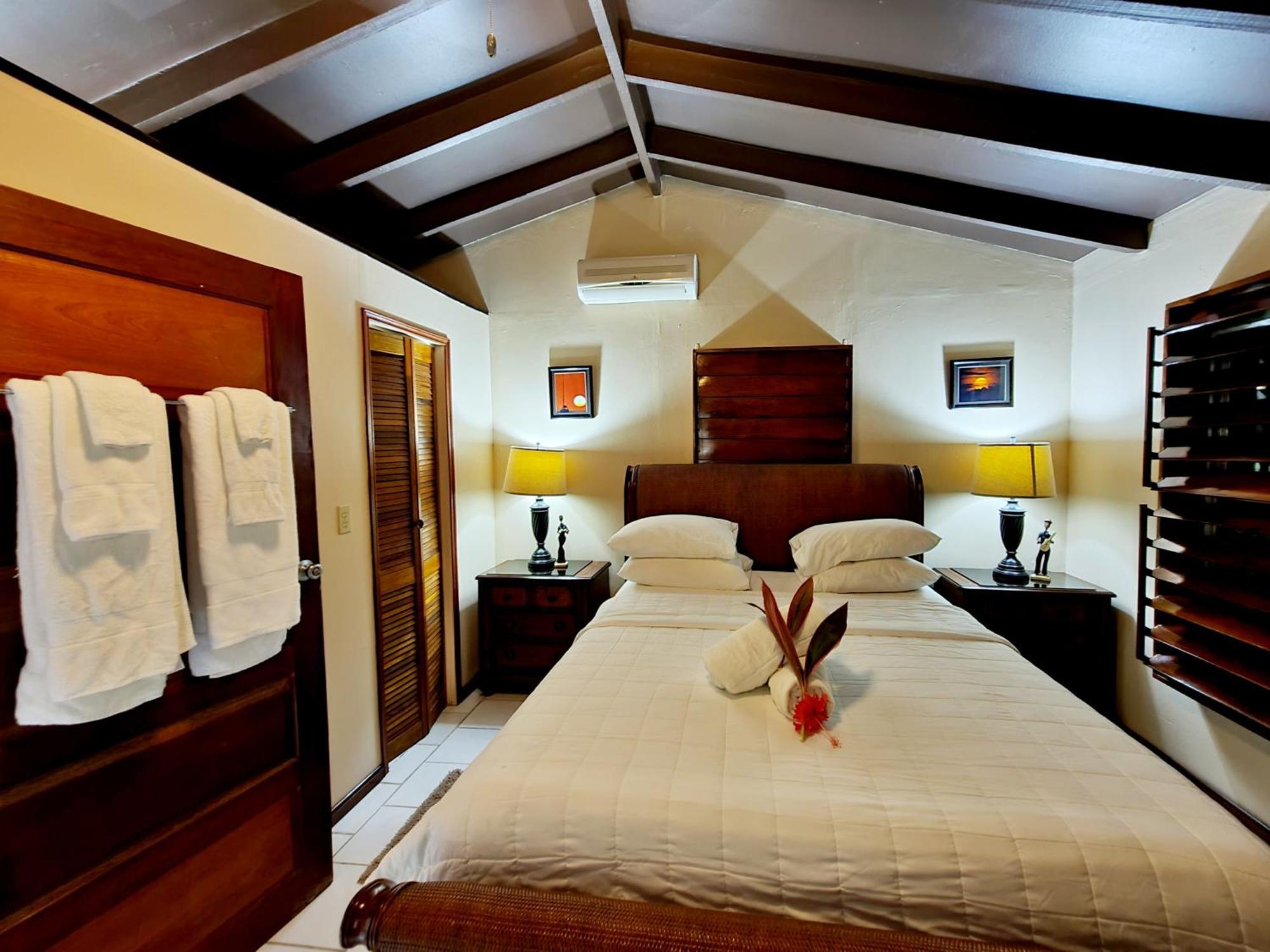 Yocamatsu Bed & Breakfast Caye Caulker Bagian luar foto