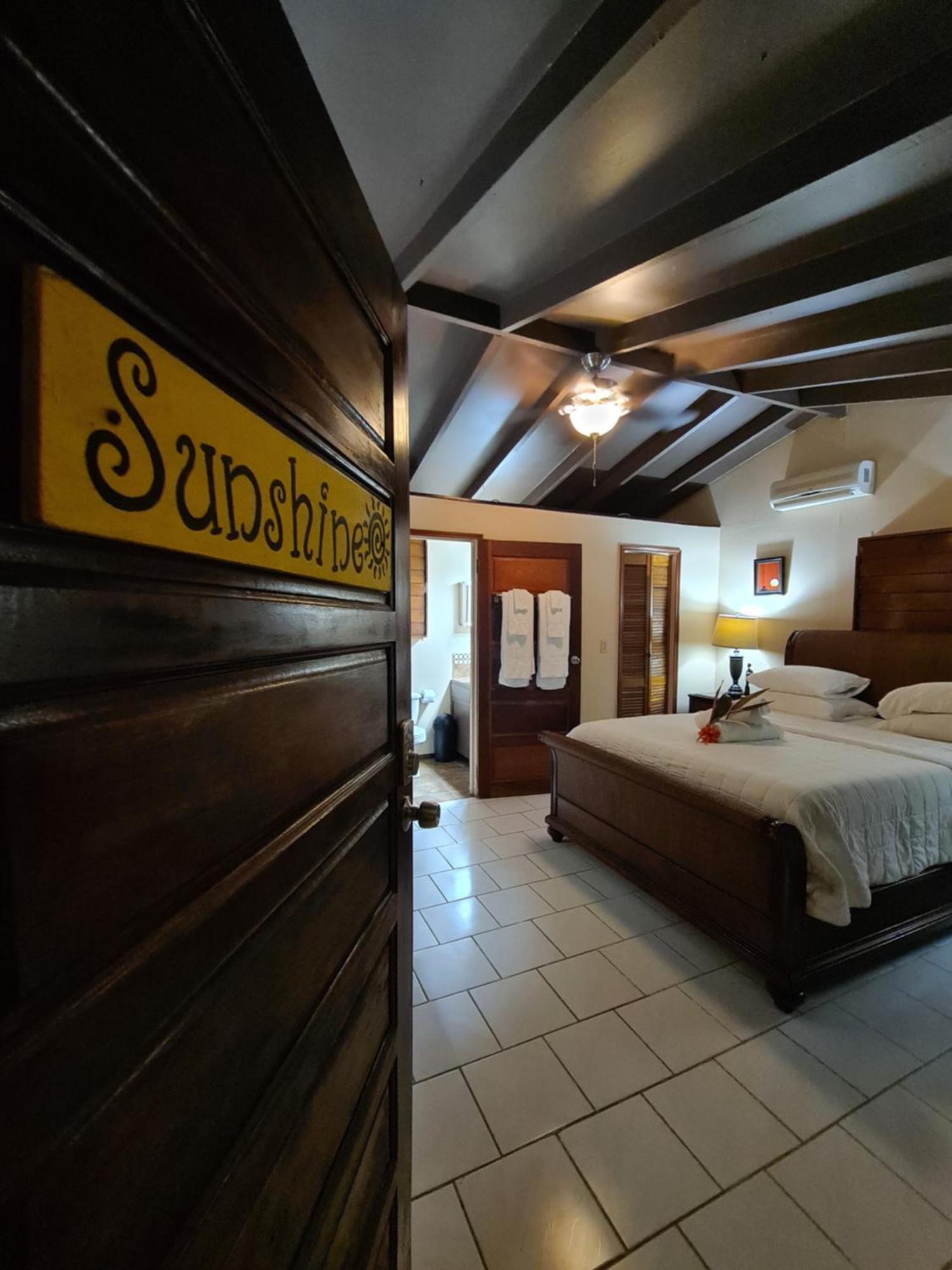 Yocamatsu Bed & Breakfast Caye Caulker Bagian luar foto