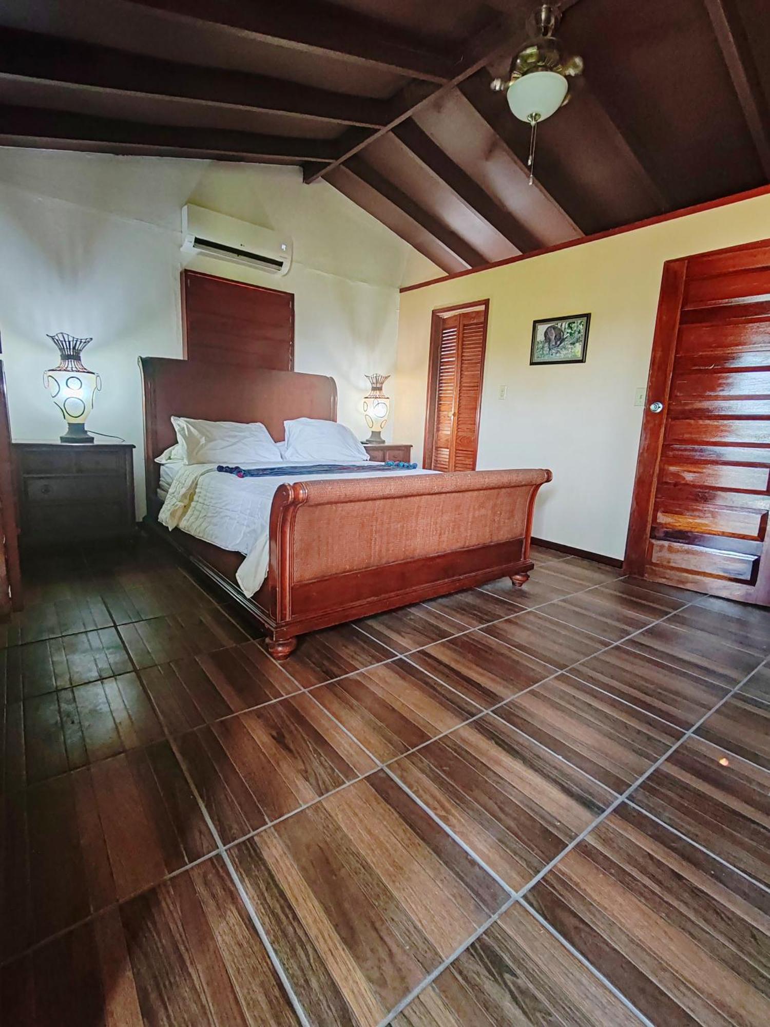 Yocamatsu Bed & Breakfast Caye Caulker Ruang foto