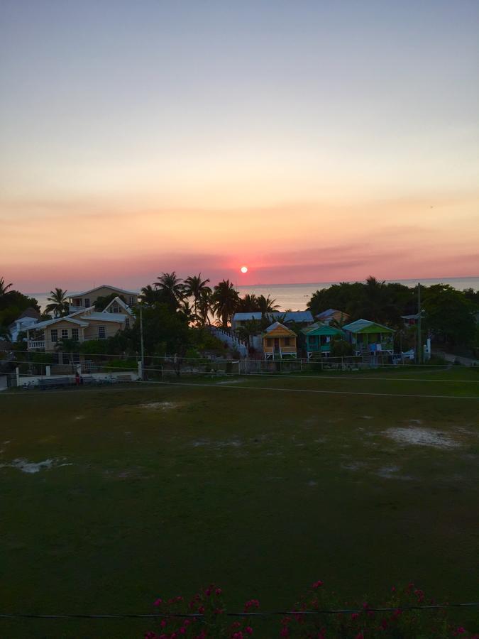 Yocamatsu Bed & Breakfast Caye Caulker Bagian luar foto