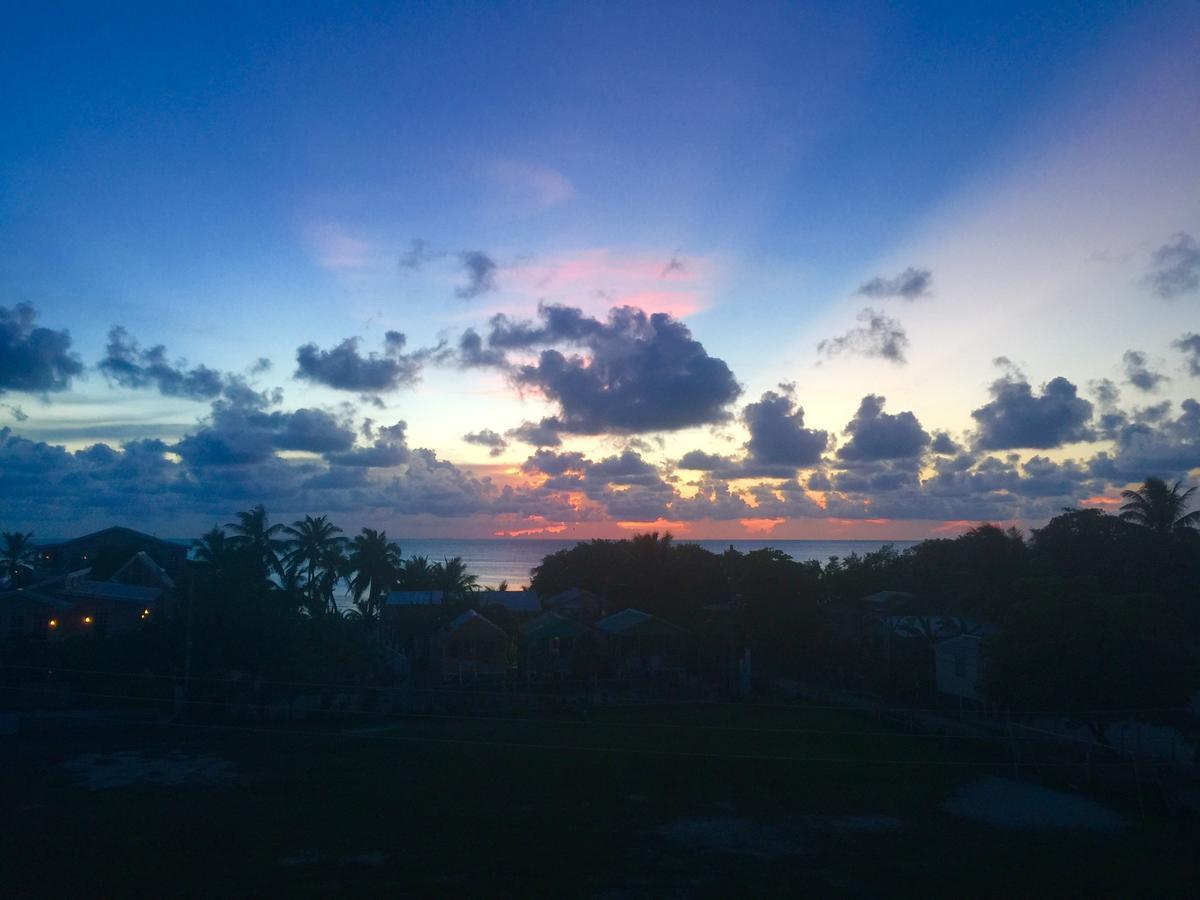 Yocamatsu Bed & Breakfast Caye Caulker Bagian luar foto