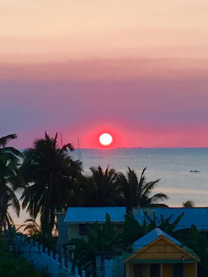Yocamatsu Bed & Breakfast Caye Caulker Bagian luar foto