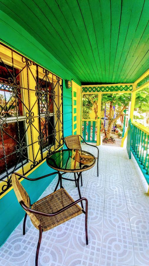Yocamatsu Bed & Breakfast Caye Caulker Bagian luar foto